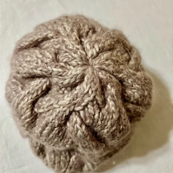 Aerie Super Warm Chunky Knit Beanie Hat - Picture 2 of 9